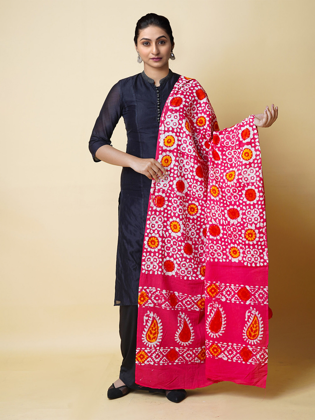

Unnati Silks Ethnic Motifs Printed Pure Cotton Batik Dupatta, Pink