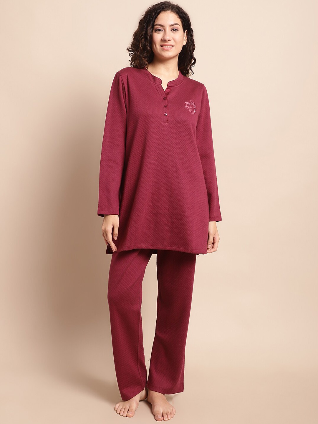 

Kanvin Mandarin Collar Long Sleeves Nightsuit, Maroon