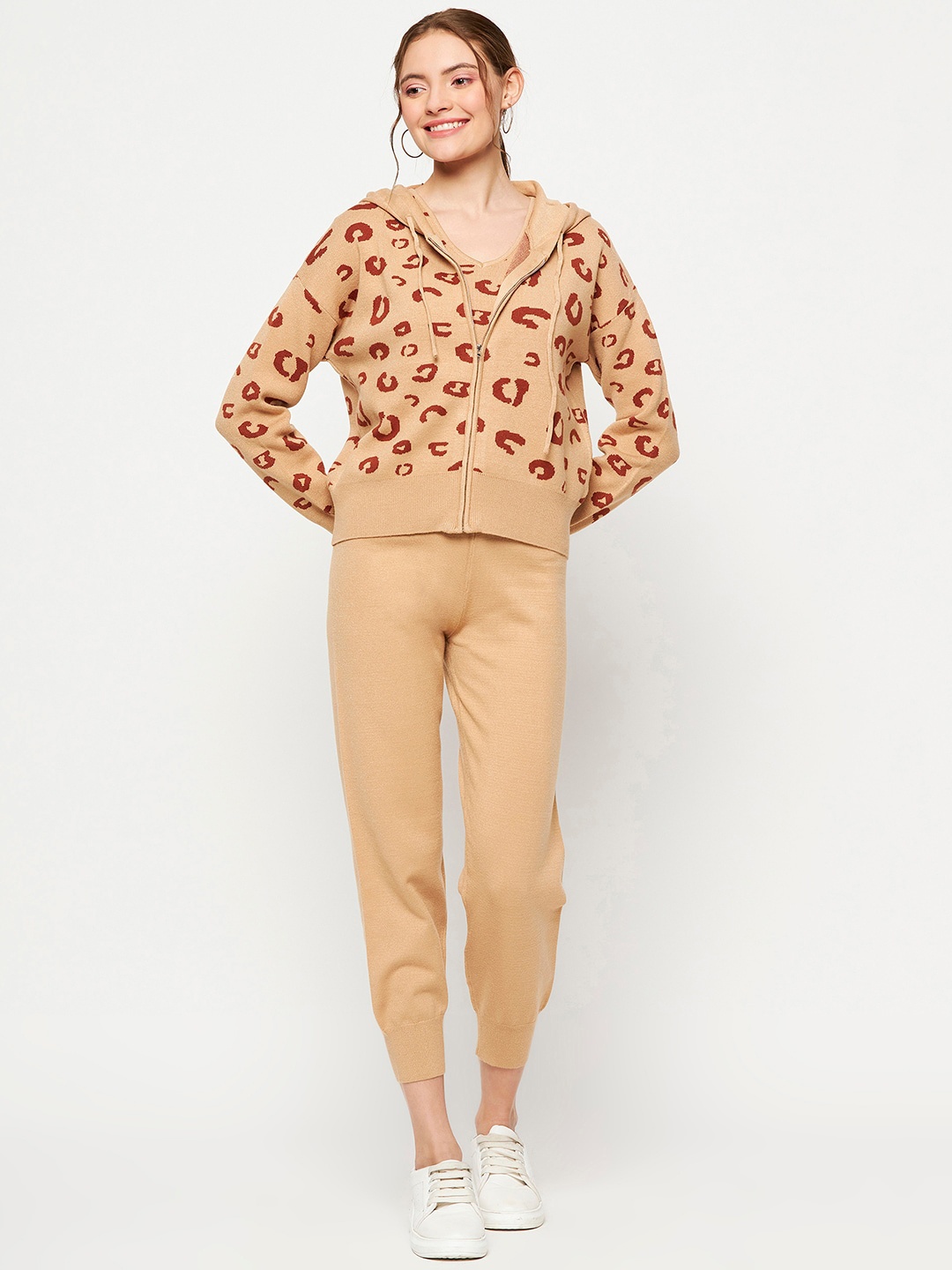 

CAMLA Abstract Printed Long Sleeves Hood Sweatshirt with Joggers, Brown