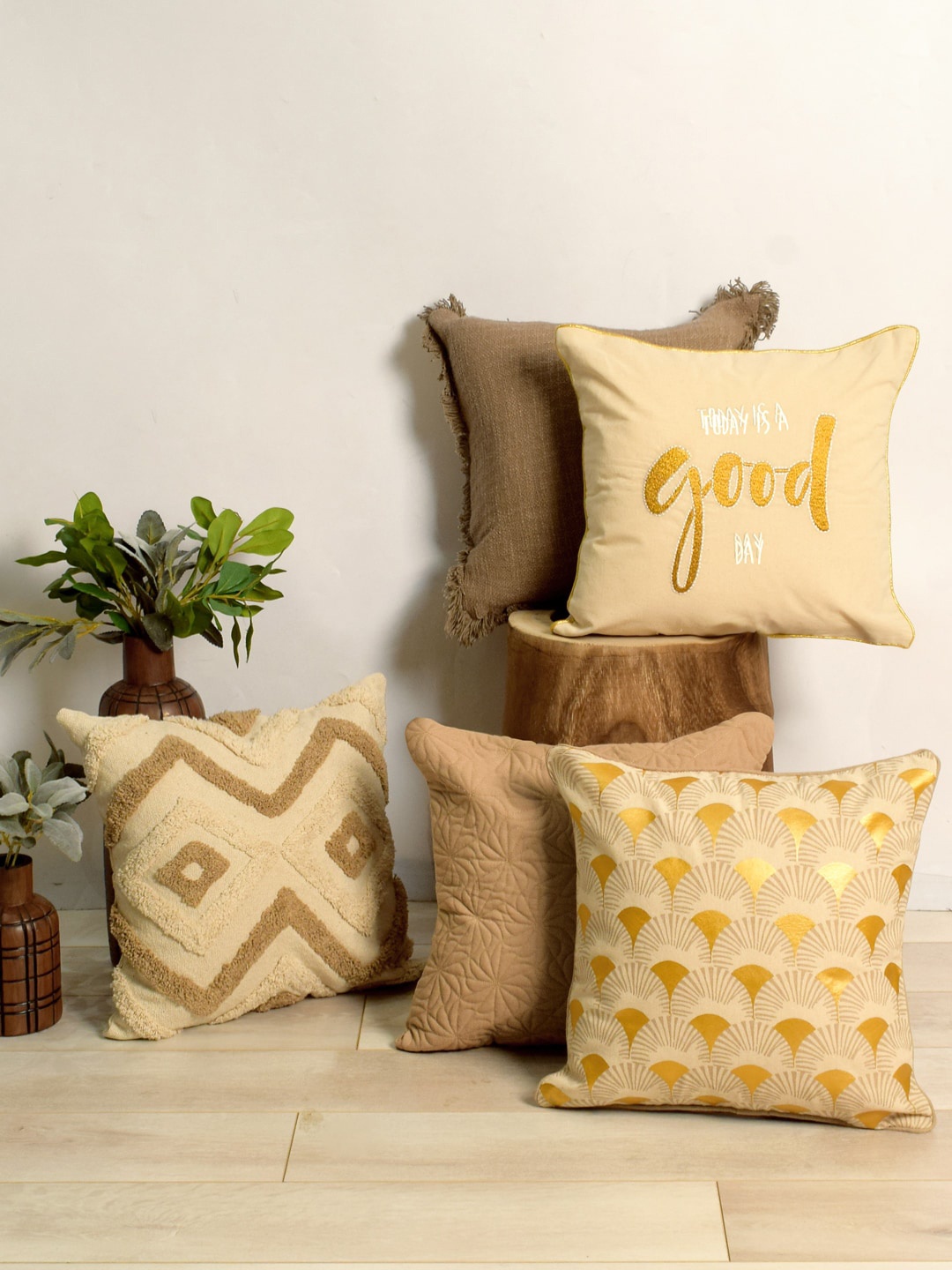 

BLANC9 Beige & Gold-Toned 5 Pieces Geometric Square Cushion Covers