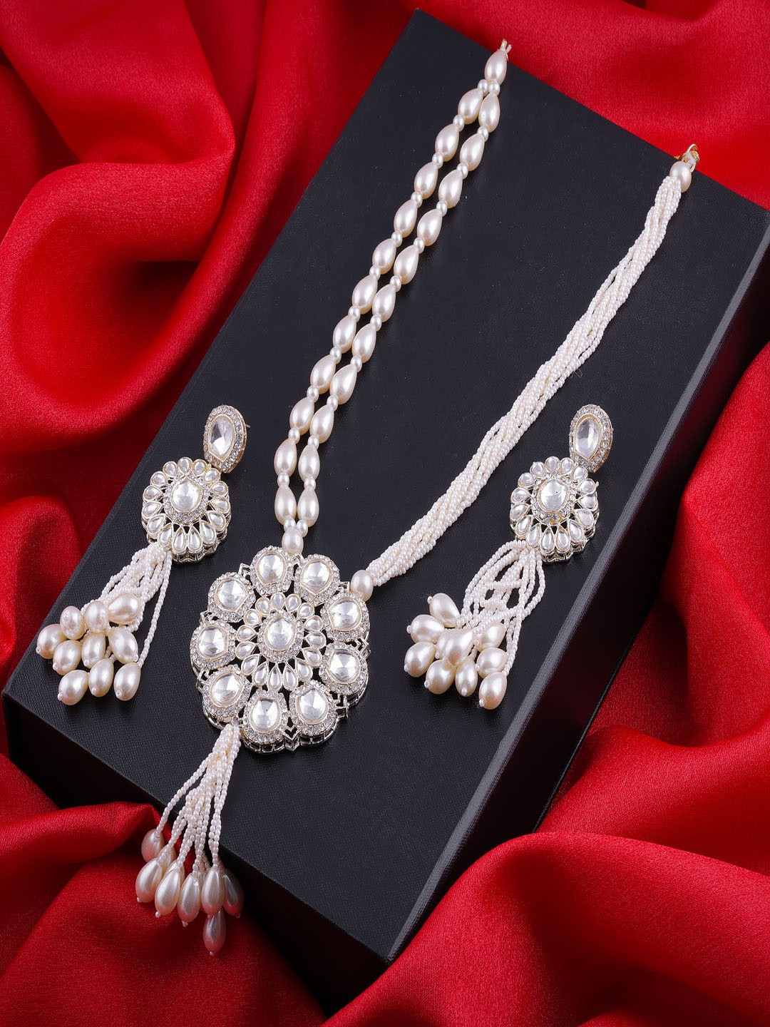 

VATSALYA creation Gold-Plated Stone-Studded & Beaded Jewellery Set