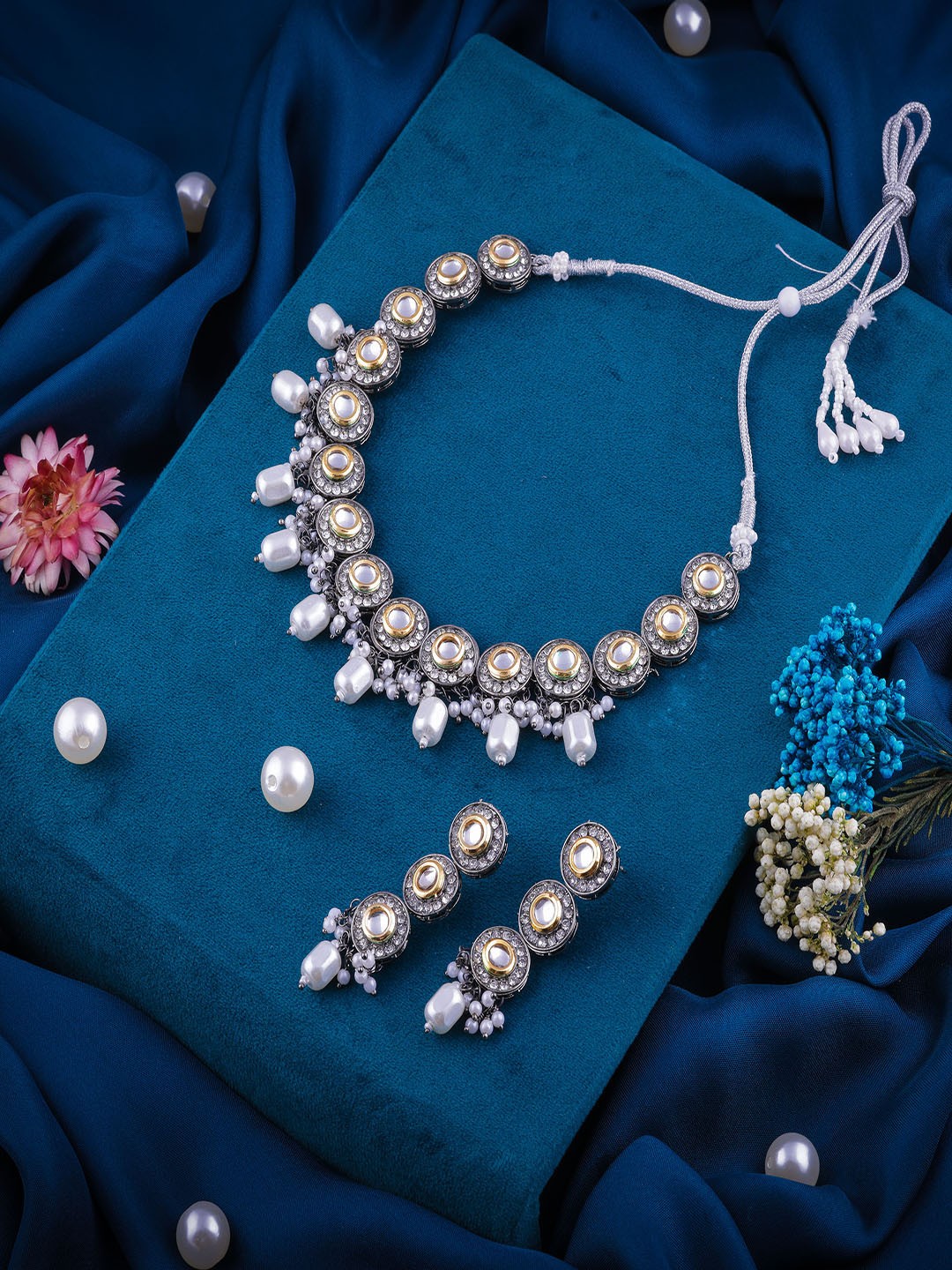 

VATSALYA creation Gold-Plated Stone-Studded & Beaded Jewellery & Earring
