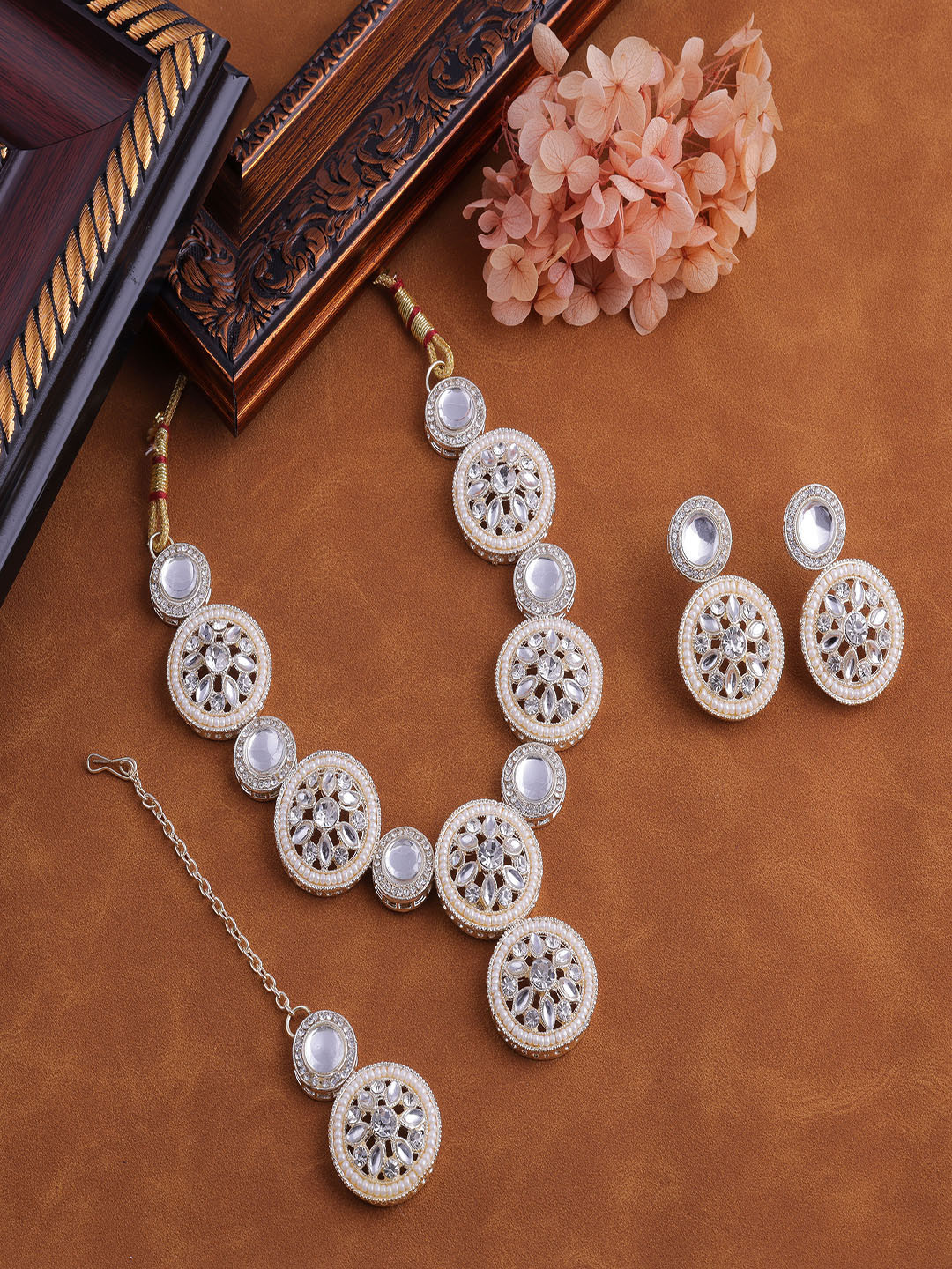 

VATSALYA creation Gold-Plated Stone-Studded & Beaded Jewellery Set