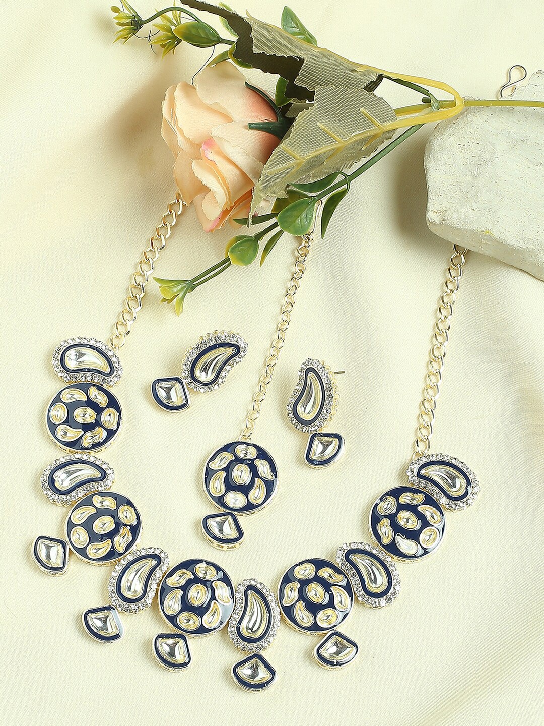 

VATSALYA creation Gold-Plated Stone Studded Necklace With Earrings & Maang Tika