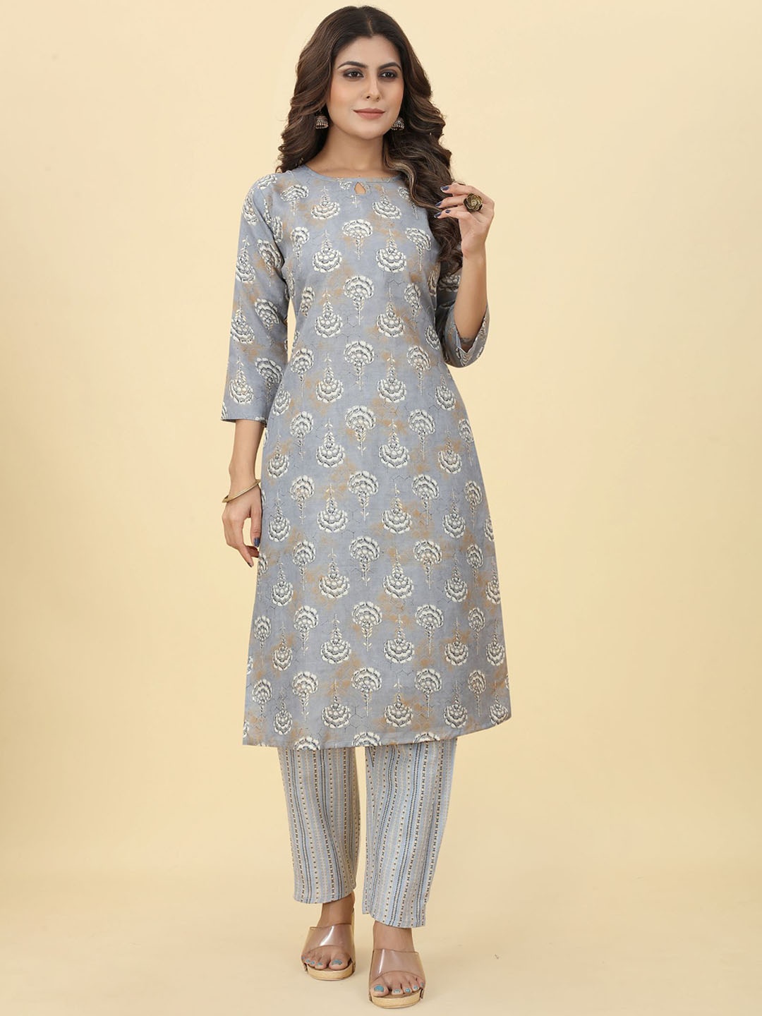 

PREMROOP- THE STYLE YOU LOVE Floral Printed Kurta With Trousers, Grey