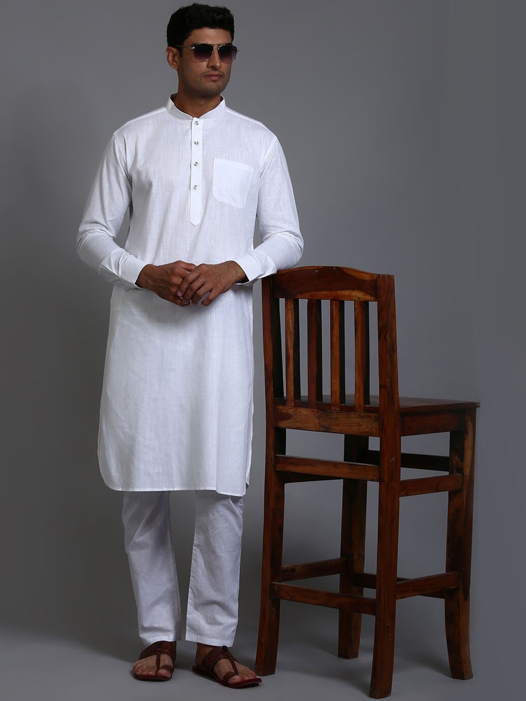 

VASTRAMAY Mandarin Collar Kurta With Trousers, White