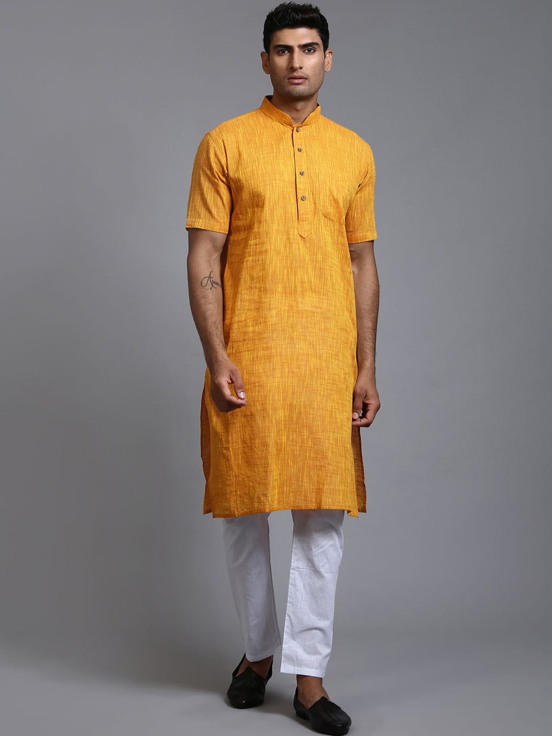 

VM Striped Mandarin Collar Regular Kurta with Trousers, Yellow