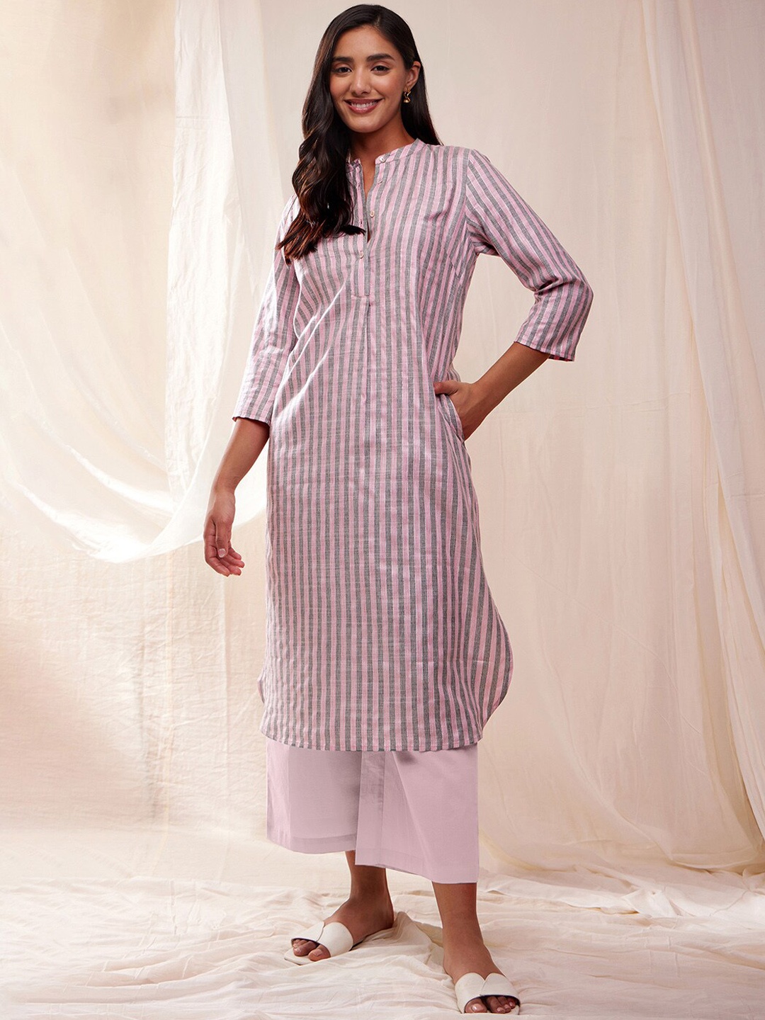 

Pink Fort Mandarin Collar Striped Straight Kurta, Grey