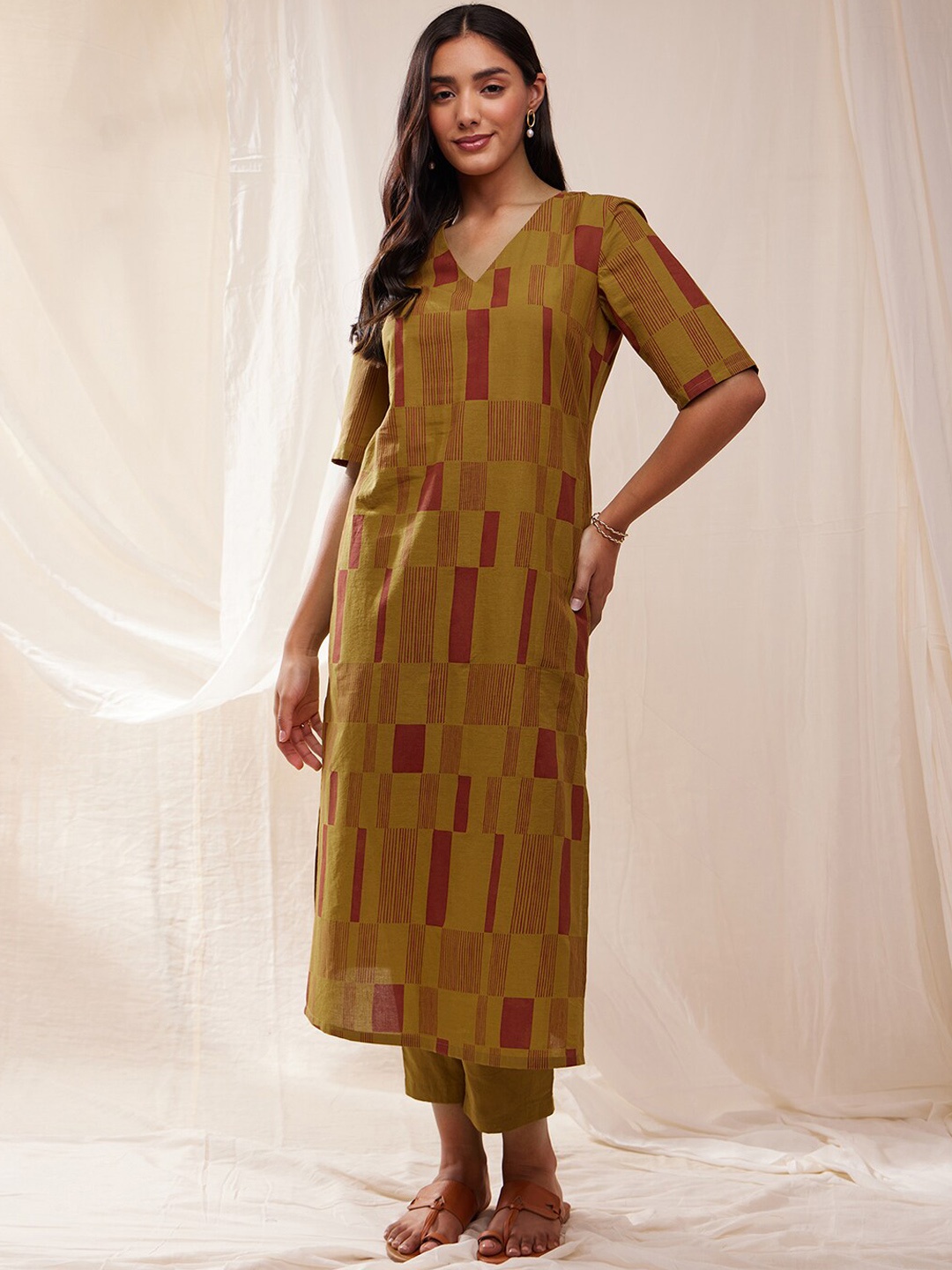 

Pink Fort Geometric Printed Pure Cotton Kurta With Trousers, Mustard