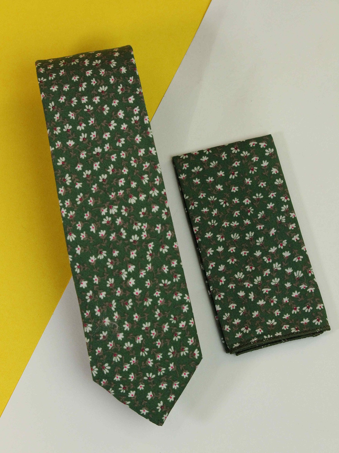 

Tossido Men Floral Printed Cotton Necktie & Pocket Square, Green