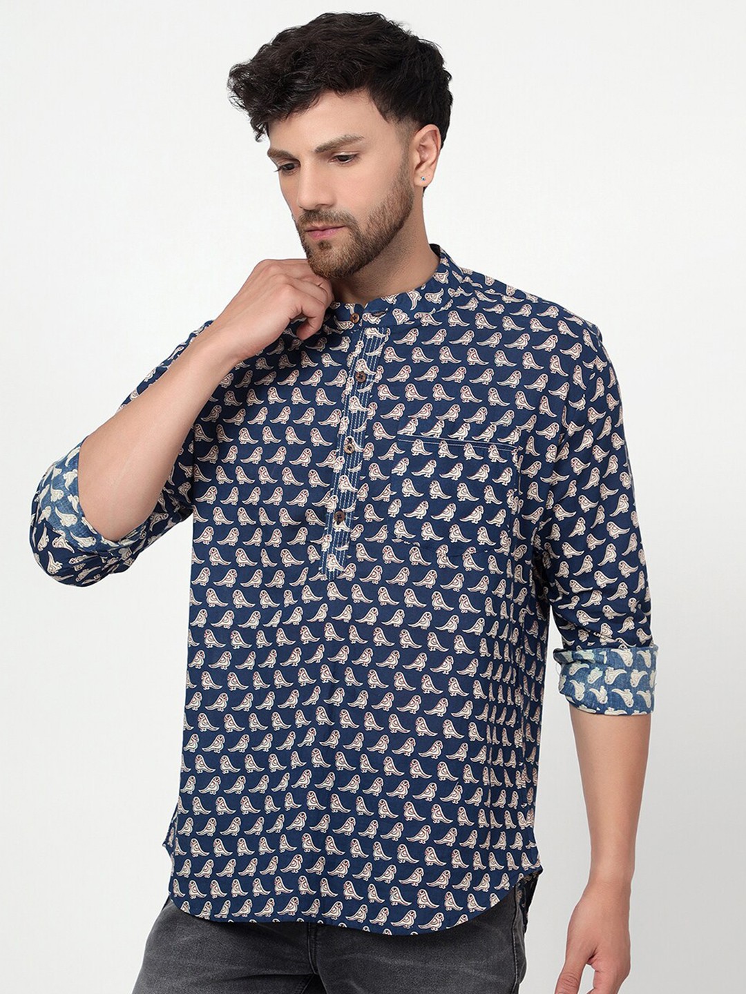 

Spring Soul Men Blue Comfort Fit Conversational Printed Casual Shirt