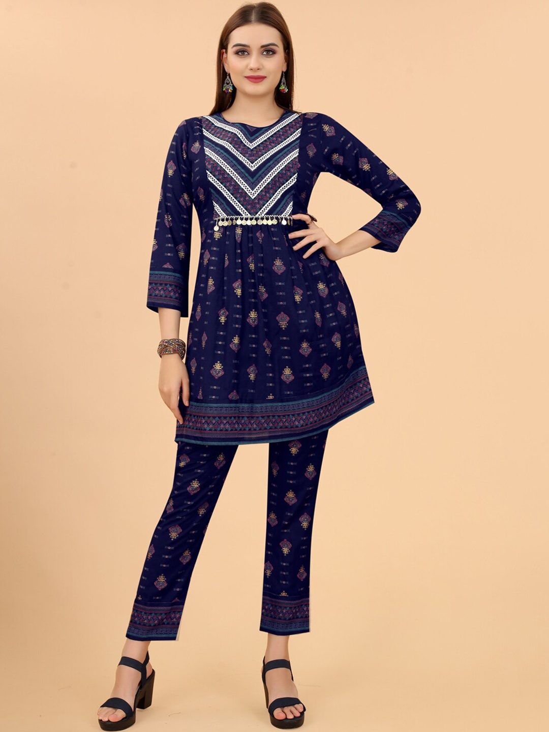 

Growish Ethnic Motifs Printed Regular Sequinned Kurta With Trousers, Blue