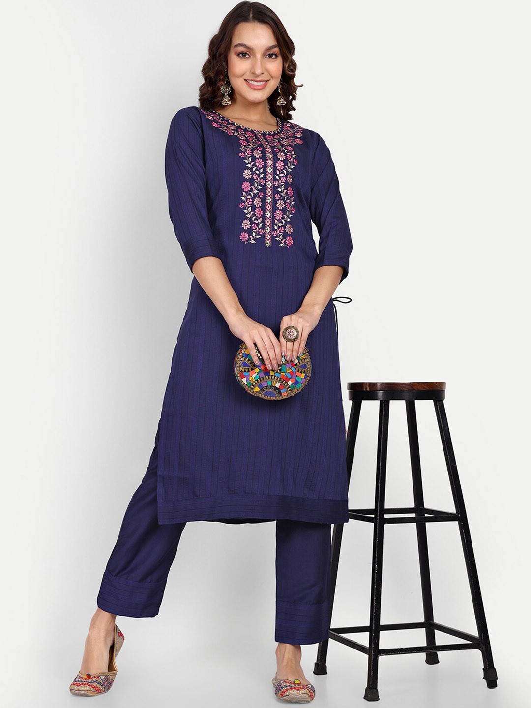 

Growish Floral Embroidered Regular Thread Work Kurta With Trousers, Navy blue