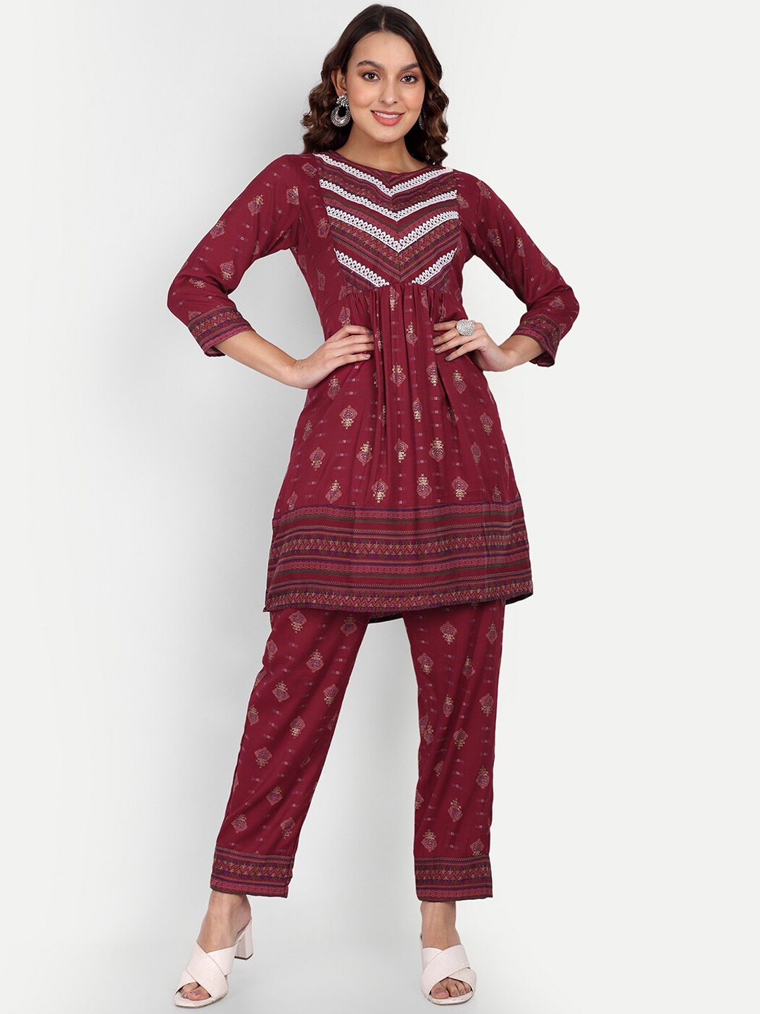 

Growish Floral Printed A-line Kurta With Trousers, Red