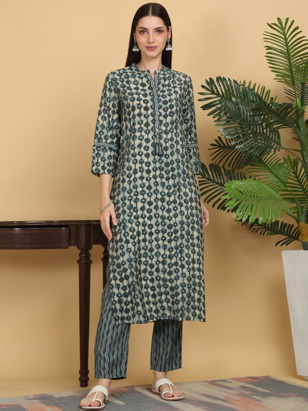 

KALINI Ethnic Motif Printed Regular Chanderi Silk Kurta With Trousers, Green