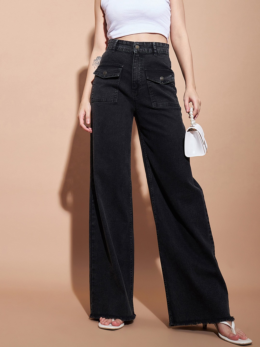 

SASSAFRAS BASICS Women Straight Fit High-Rise Clean Look Light Fade Jeans, Black