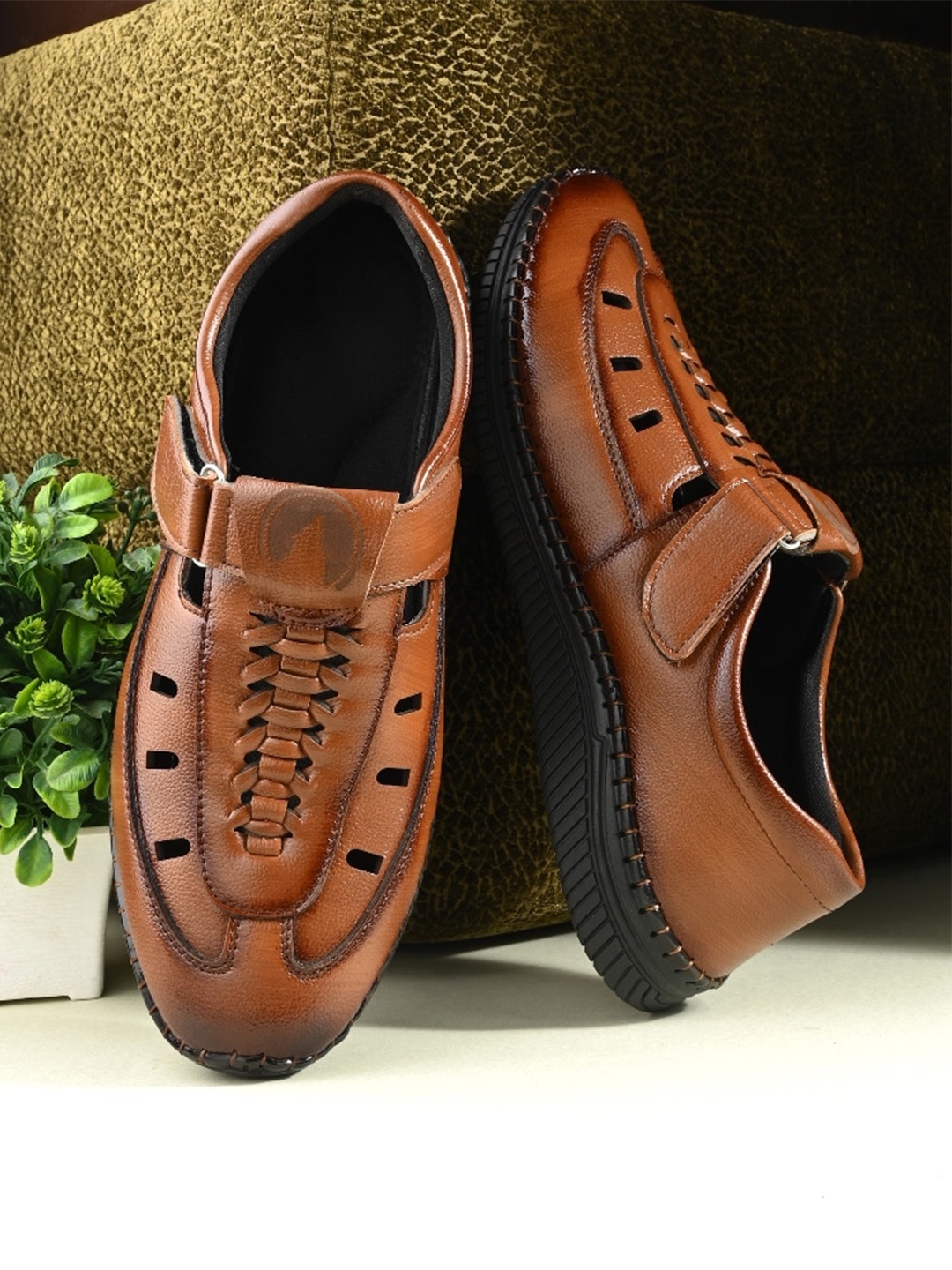 

Rising Wolf Men Laser Cut Shoe-Style Sandals, Tan