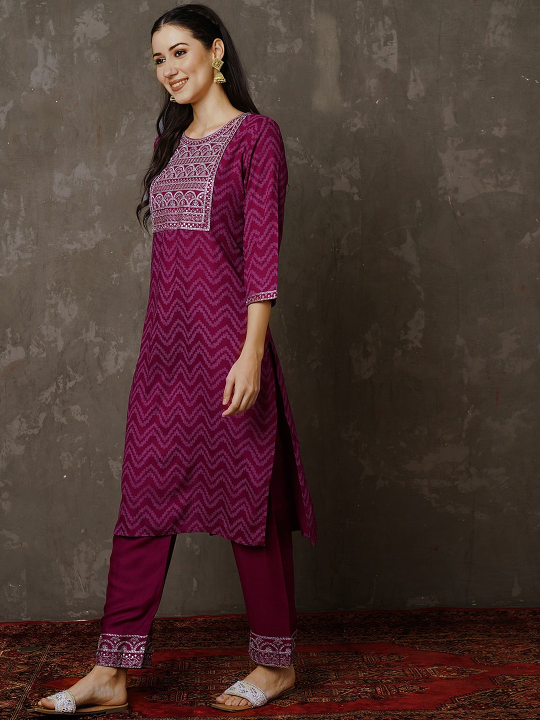 

Anouk Ethnic Motif printed Thread Work Regular Kurta with Trousers, Burgundy