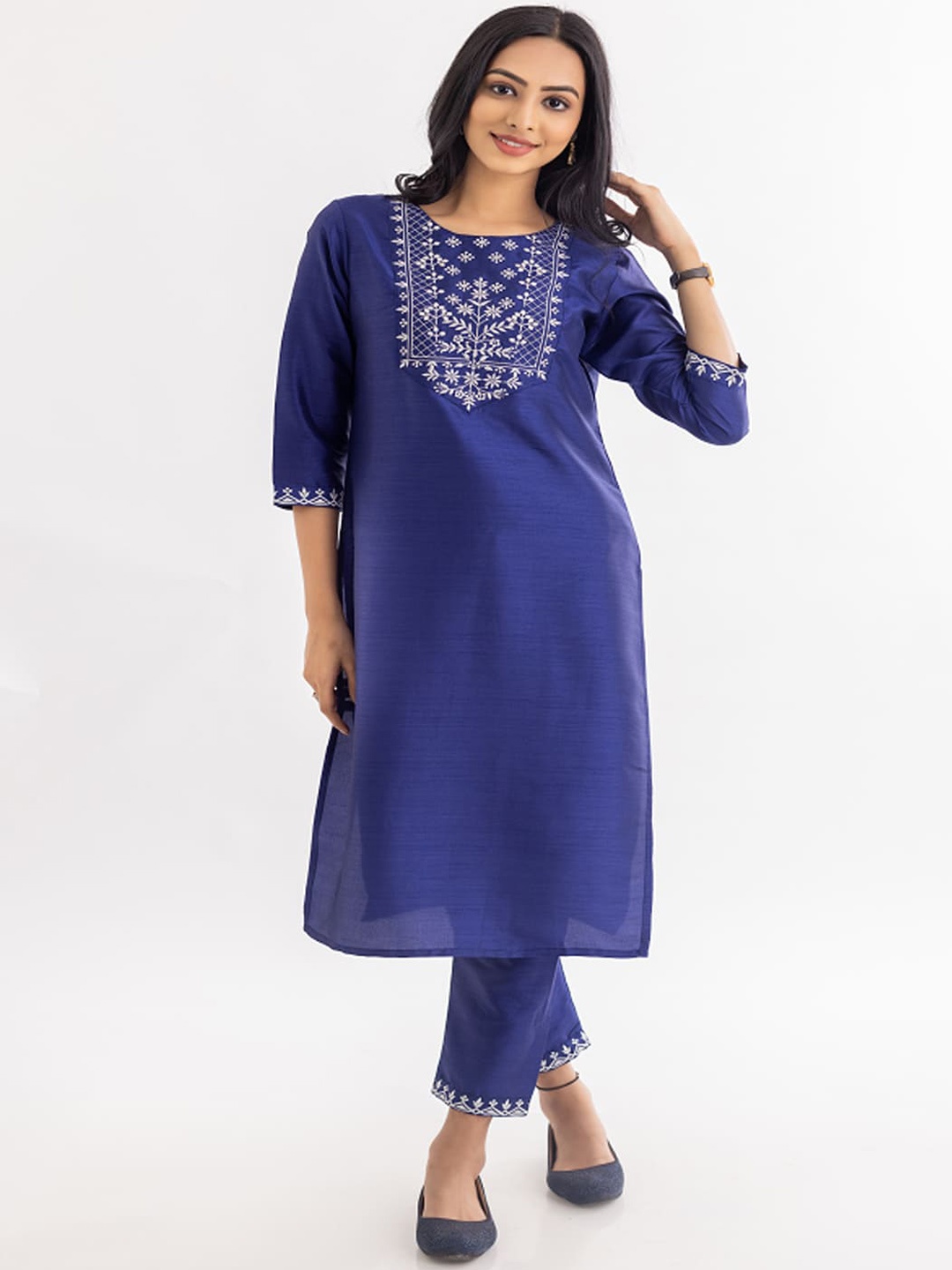 

pinfit Floral Embroidered Pure Silk Kurta With Trousers, Blue