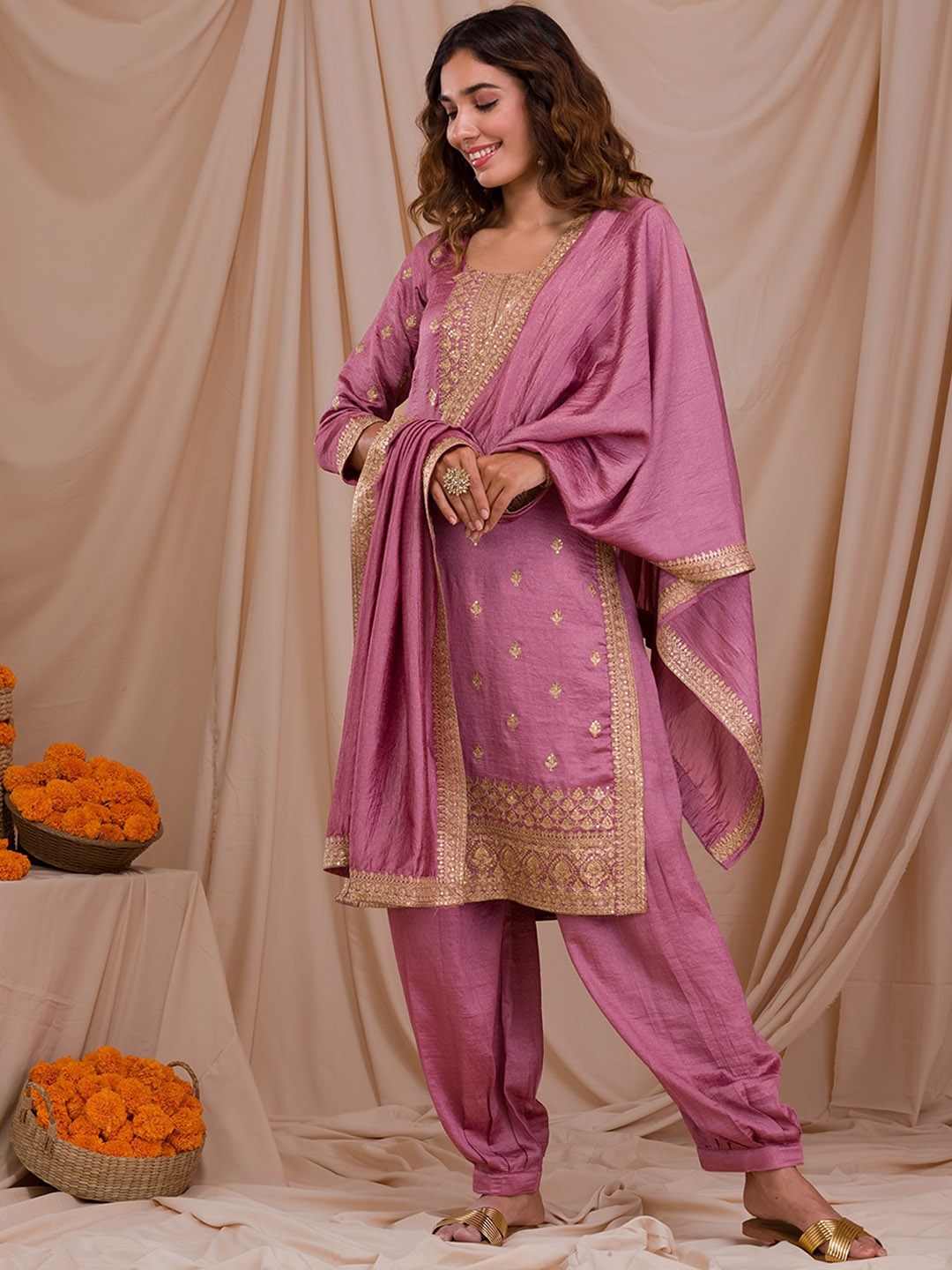 

Koskii Ethnic Motifs Embroidered Regular Thread Work Kurta with Harem Pants & With Dupatta, Pink