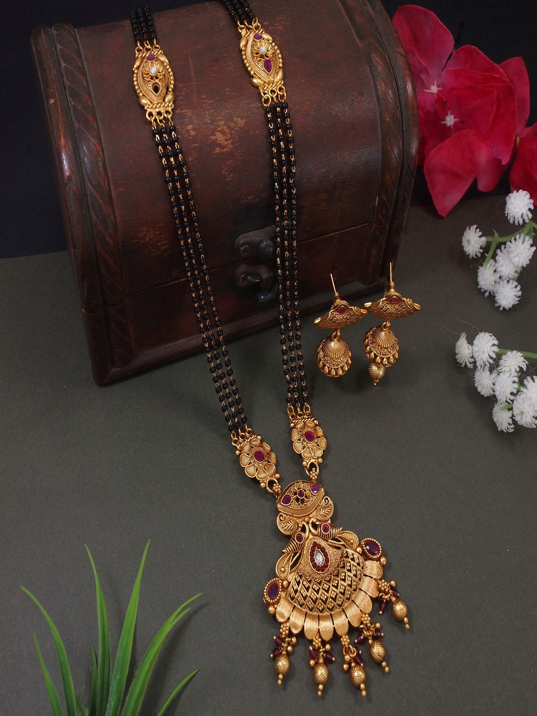 

I Jewels Gold-Plated Stone Studded & Beaded Mangalsutra With Earrings