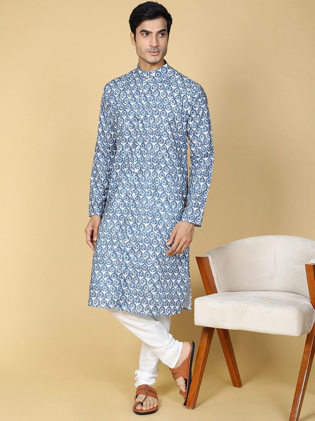 

TABARD Abstract Printed Regular Pure Cotton Kurta with Churidar, Blue