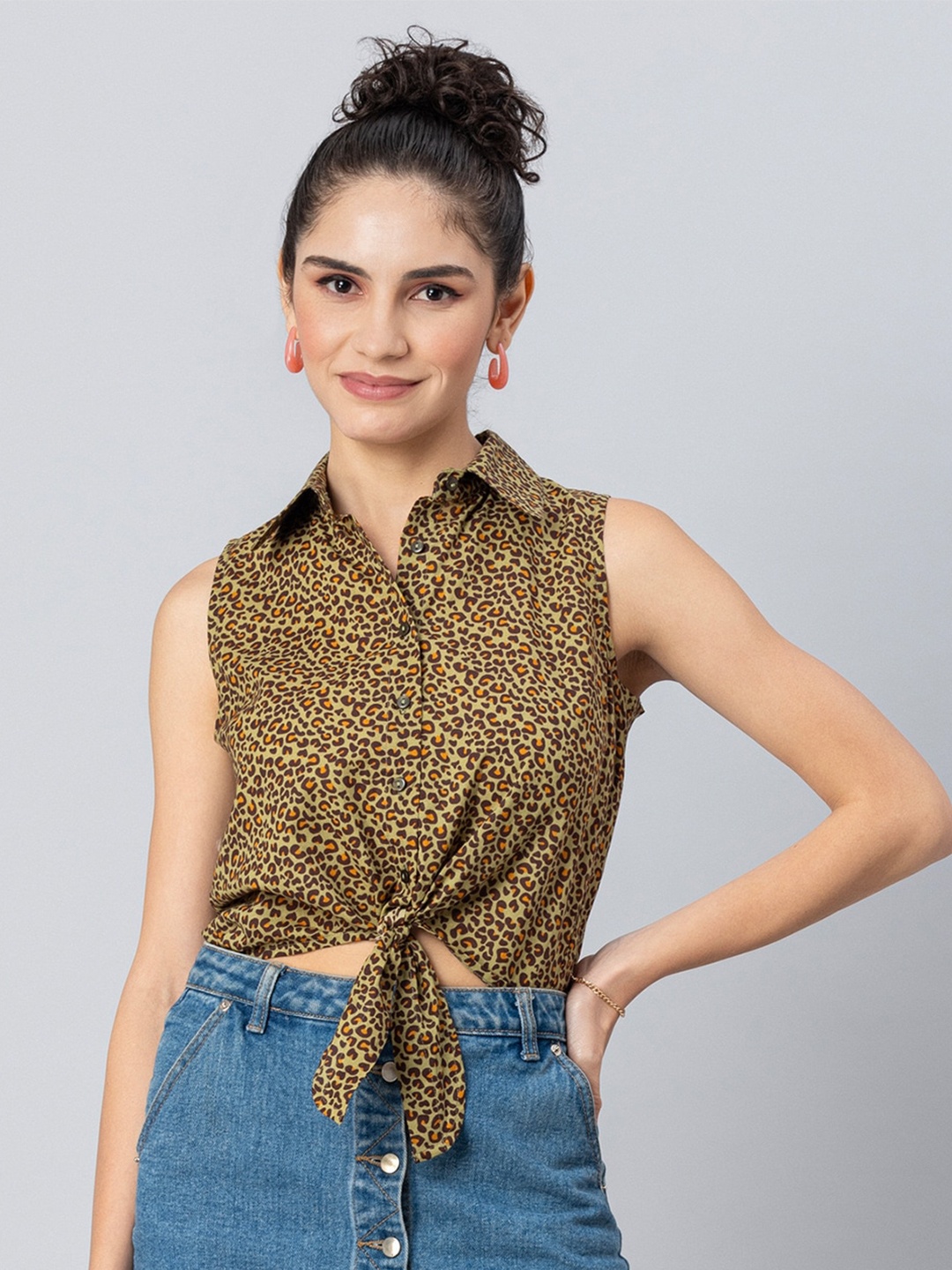 

Moomaya Abstract Printed Shirt Collar Tie-Ups Cotton Shirt Style Crop Top, Brown