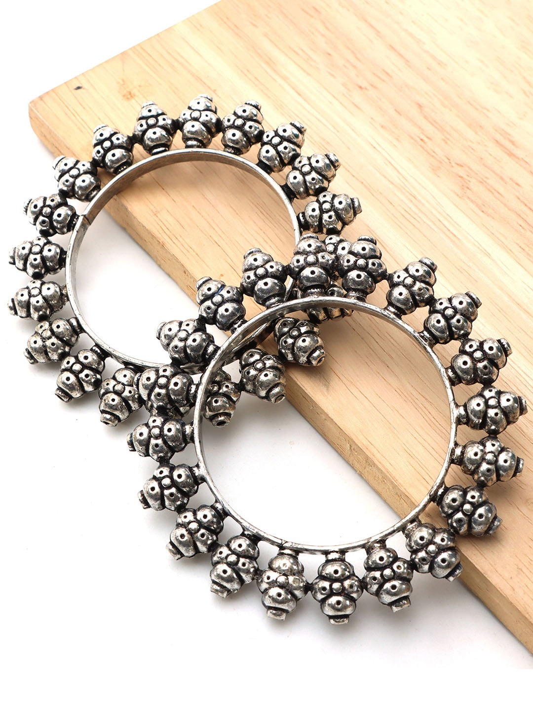 

Ozanoo Set Of 2 Oxidised Silver-Plated Bangle-Style Bracelet