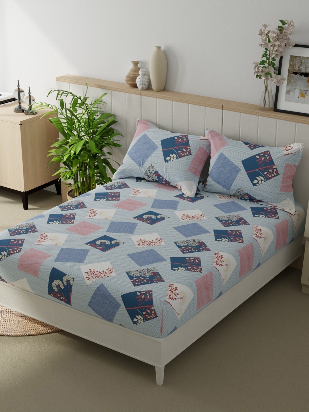 

BIANCA Envogue Blue & White Geometric Microfiber 152 TC Queen Bedsheet & 2 Pillow Covers