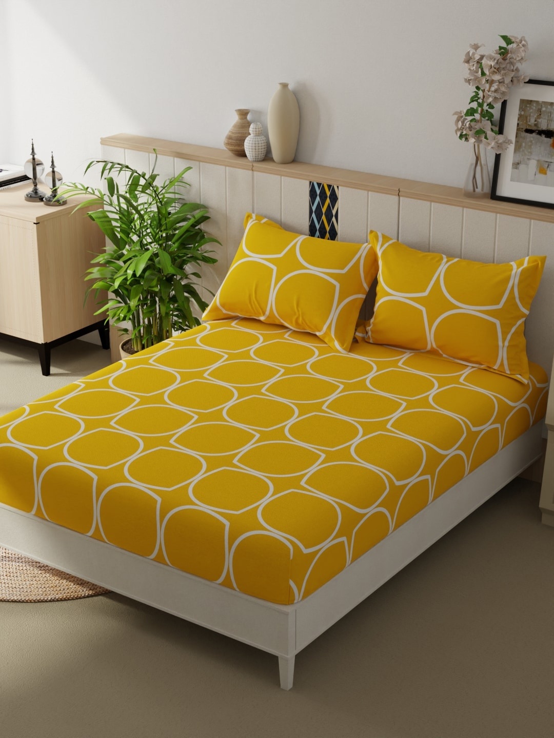 

BIANCA Beumonte Gold-Toned Geometric 152 TC Microfiber Queen Bedsheet With 2 Pillow Covers