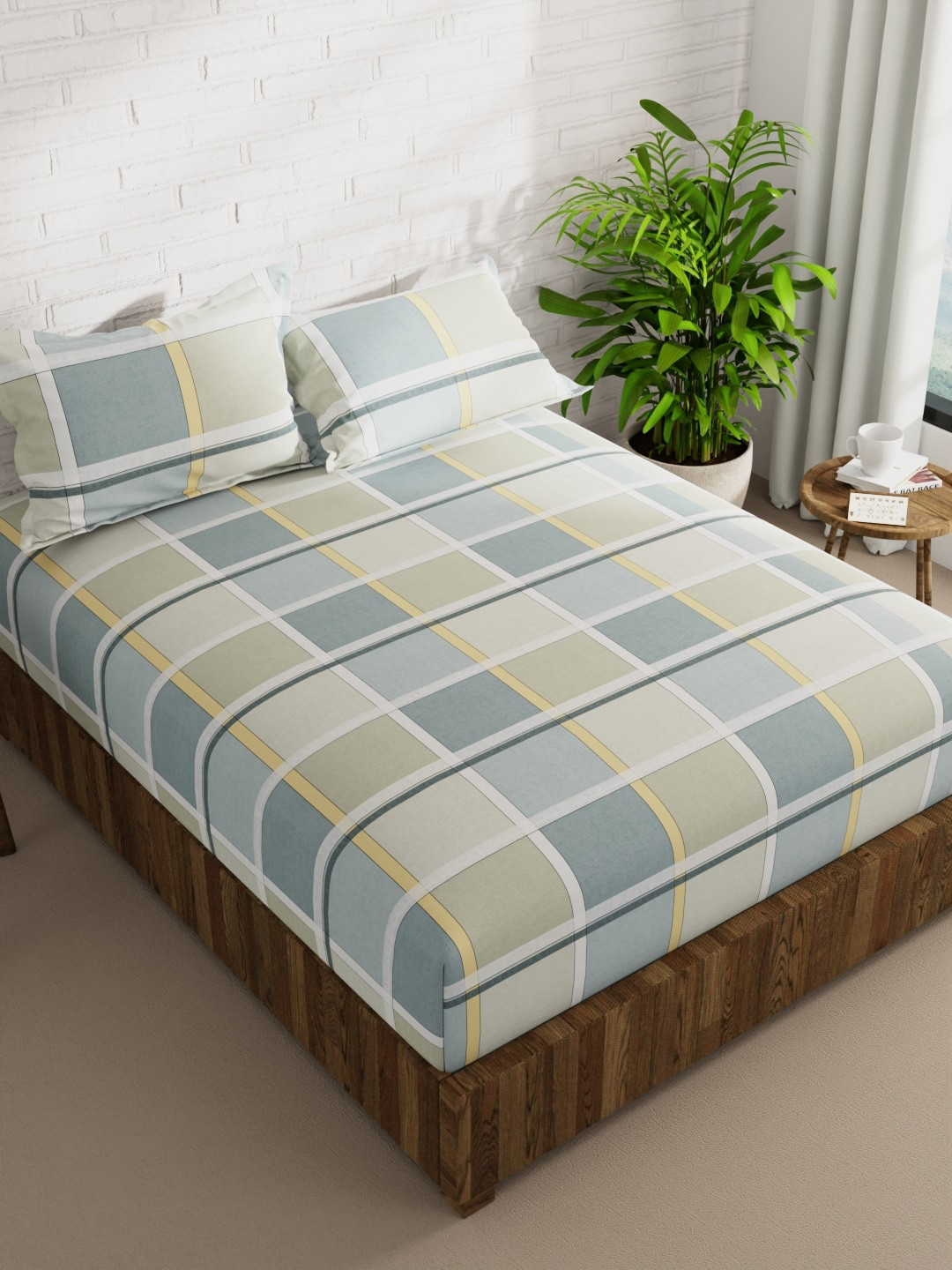 

BIANCA Blue & White Geometric 152 TC Microfiber Queen Bedsheet With 2 Pillow Covers