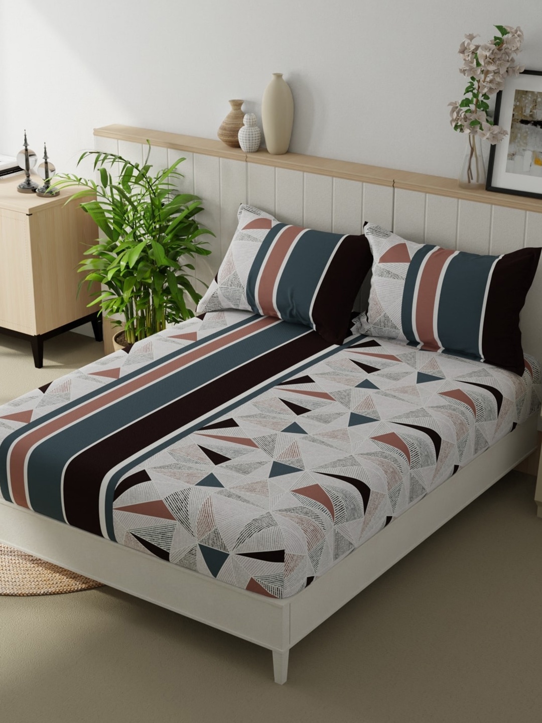 

BIANCA Beumonte Blue & White Geometric Microfiber 152 TC Queen Bedsheet & 2 Pillow Covers