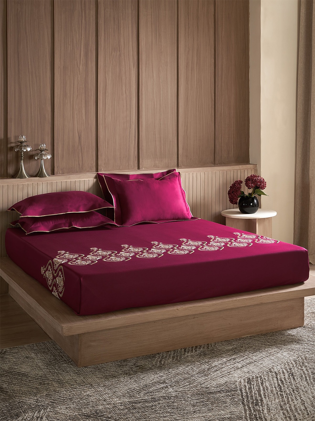 

DDecor Excellence Xii Red Cotton 210 TC King Bedsheet with 2 Pillow Covers