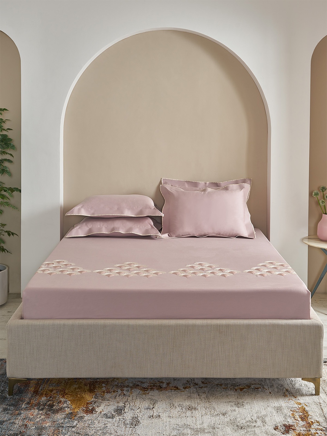 

DDecor Excellence Xii Pink Geometric Cotton 210 TC King Bedsheet with 2 Pillow Covers