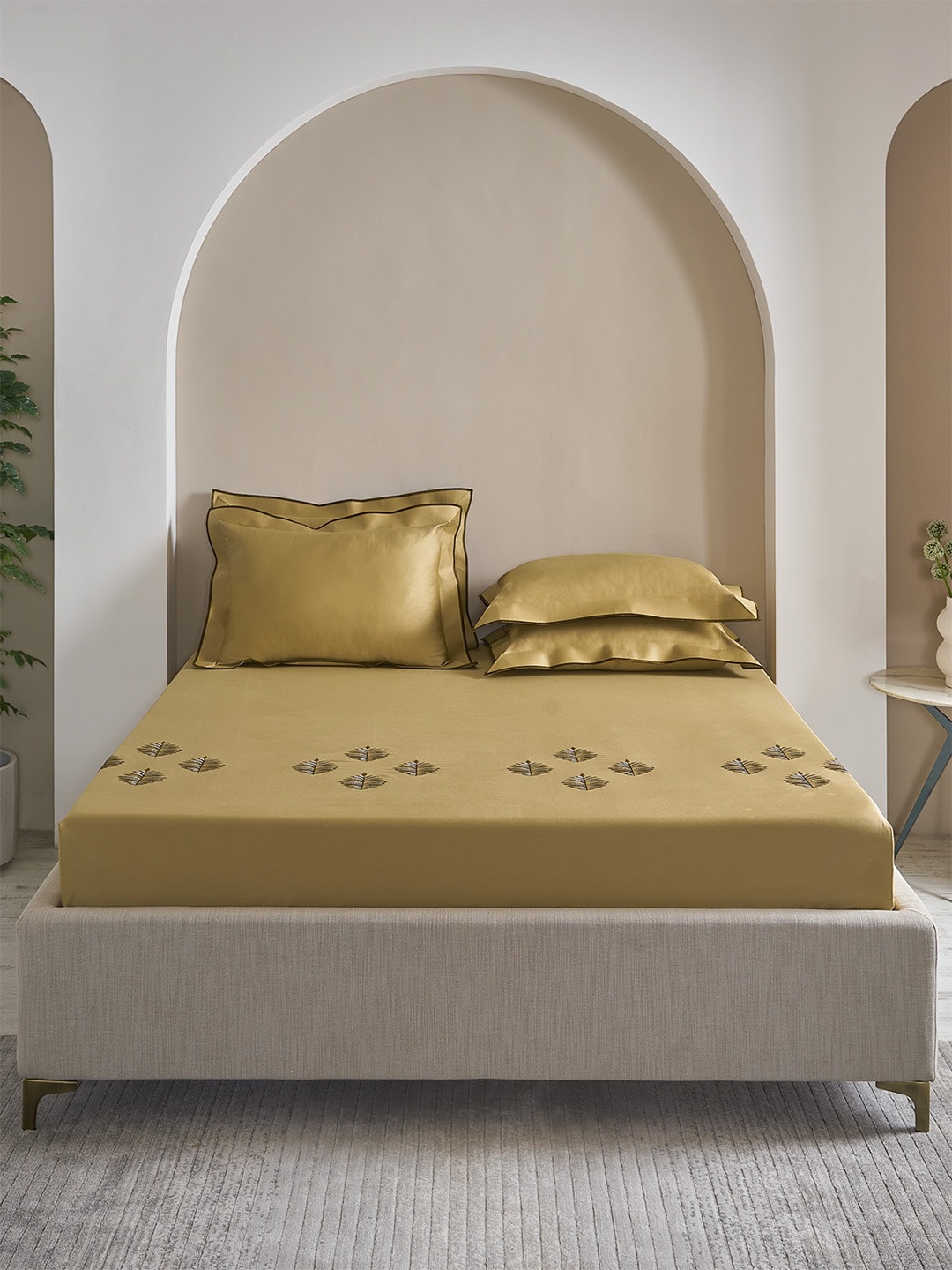 

DDecor Excellence Xii Yellow Floral Cotton 210 TC King Bedsheet with 2 Pillow Covers