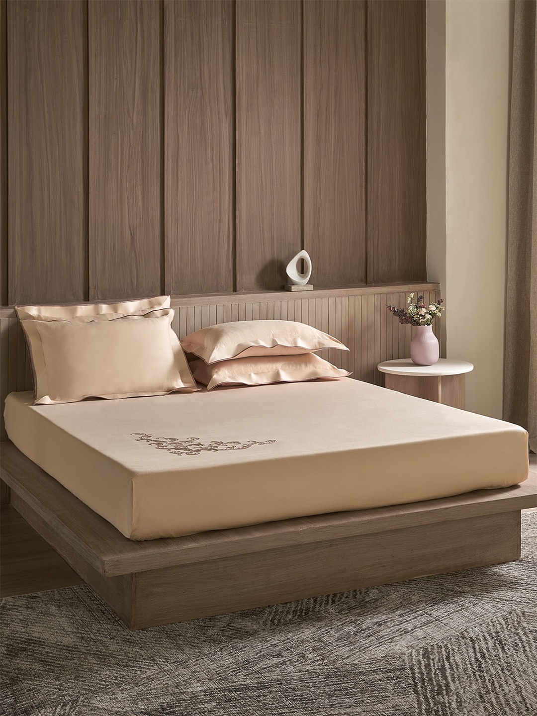 

DDecor Excellence Xii Pink & Brown Cotton 210 TC King Bedsheet with 2 Pillow Covers