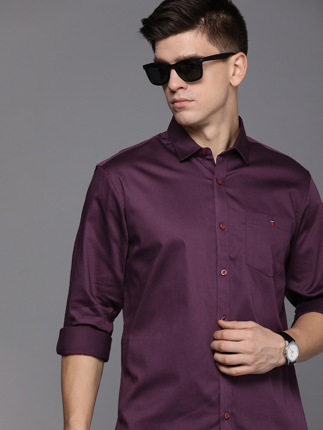 

Louis Philippe Jeans Solid Spread Collar Slim Fit Casual Shirt, Purple