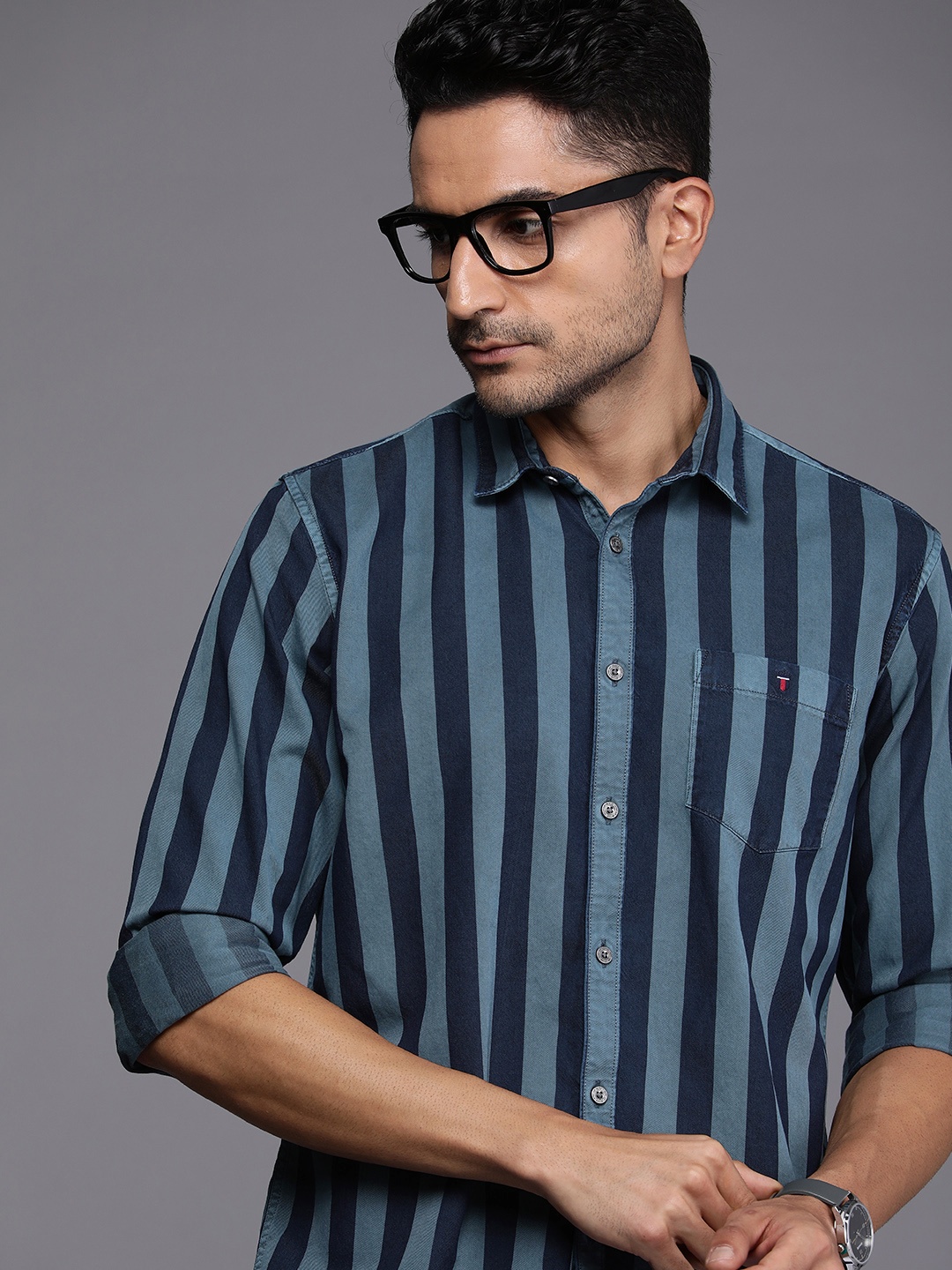 

Louis Philippe Jeans Slim Fit Opaque Striped Pure Cotton Casual Shirt, Navy blue