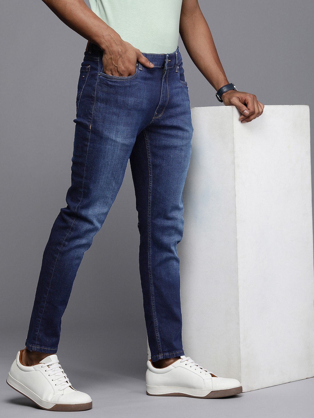 

Louis Philippe Jeans Men Light Fade Stretchable Mid-Rise Jeans, Blue