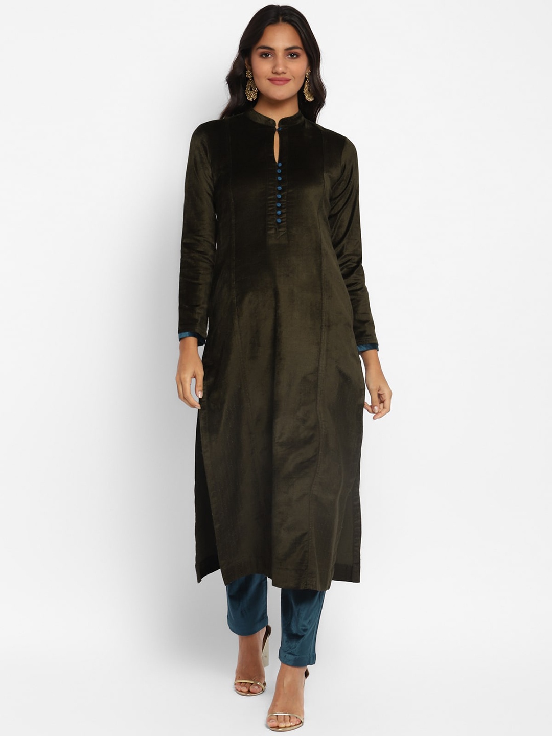 

STADO Mandarin Collar Velvet Kurta With Trousers, Green