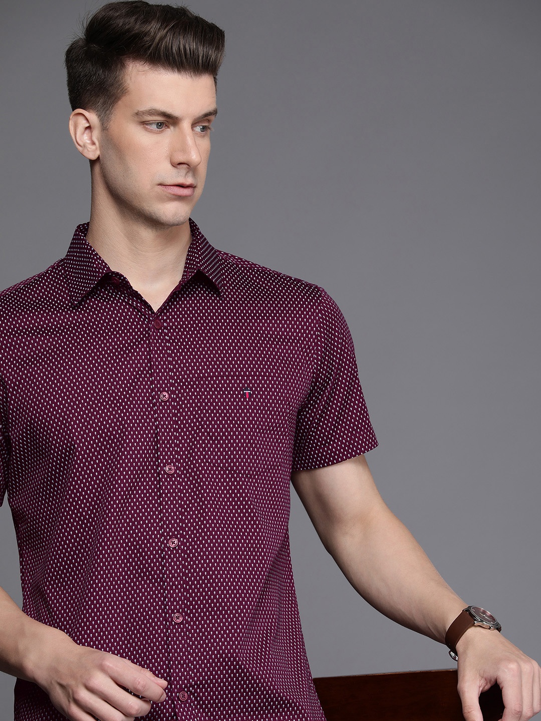 

Louis Philippe Sport Pure Cotton Slim Fit Opaque Printed Casual Shirt, Maroon