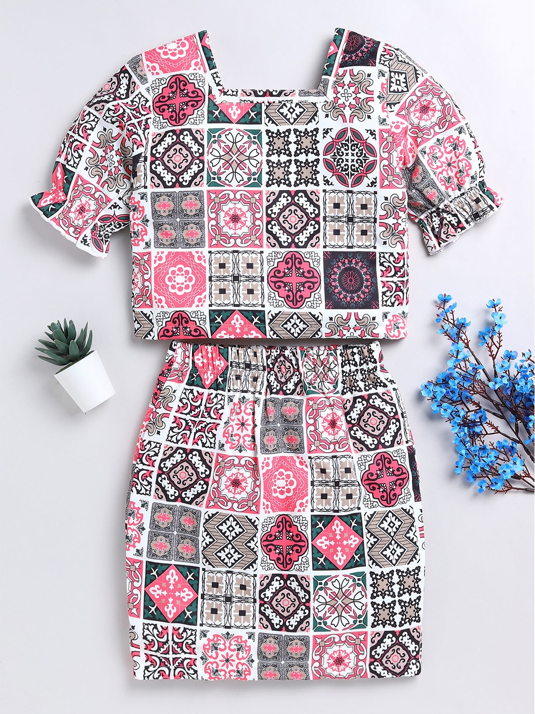 

Toonyport Girls Printed Top With Skirt, Pink