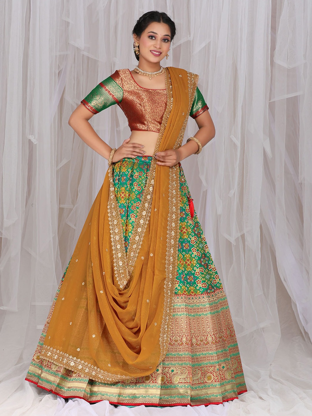 

HALFSAREE STUDIO Semi-Stitched Lehenga & Unstitched Blouse With Dupatta, Green
