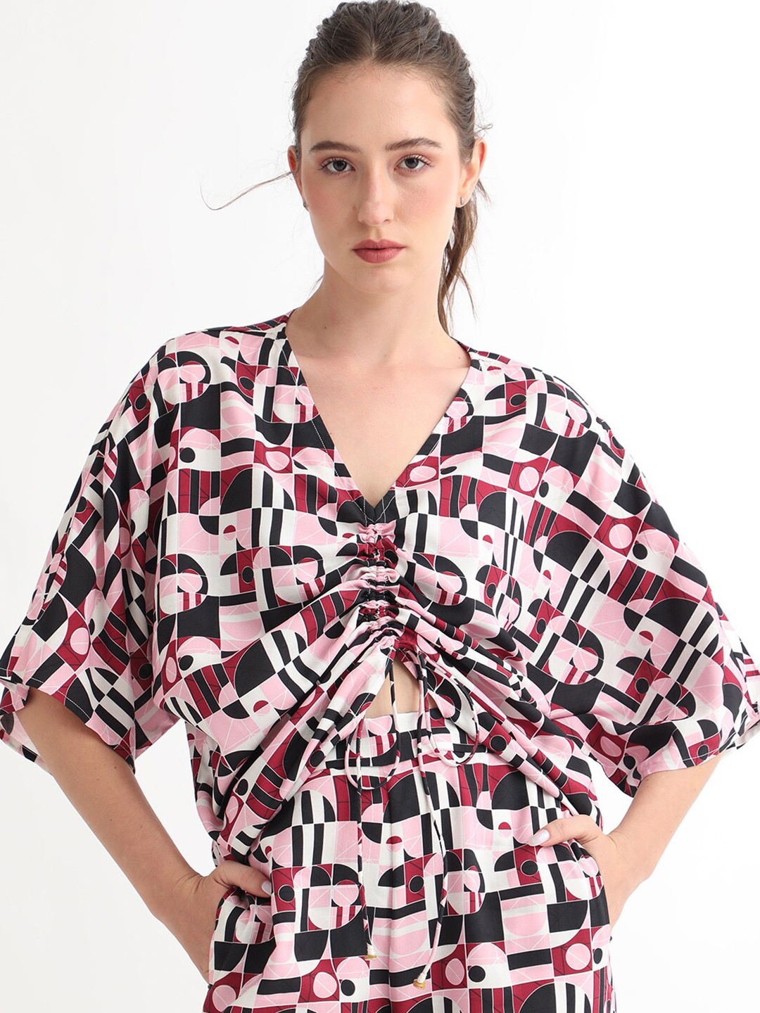 

RAREISM Geometric Printed V-Neck Ruched Top, Pink