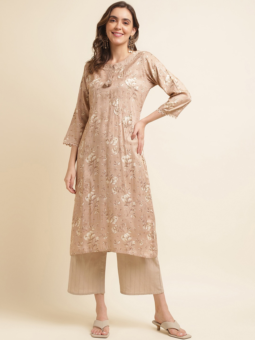 

Sangria Floral Printed Straight Kurta, Beige