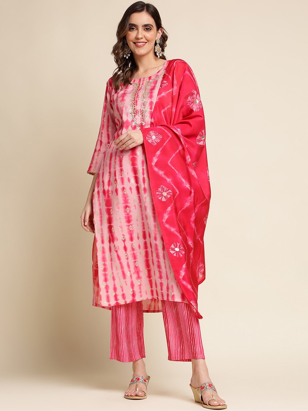 

Sangria Pink Ethnic Motifs Printed Gotta Patti Straight Kurta With Trouser & Dupatta