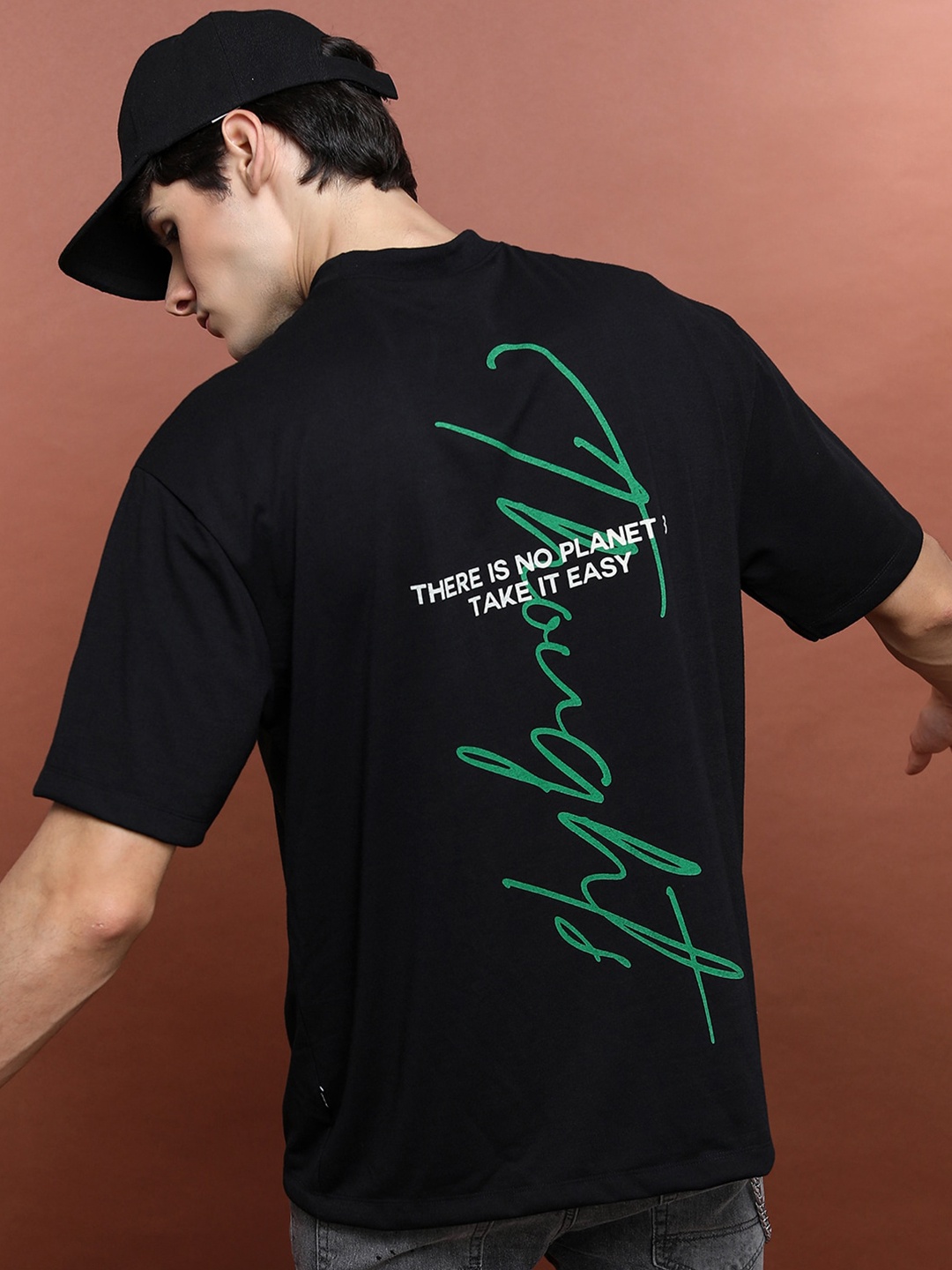 

HIGHLANDER Typography Printed Drop Shoulder Oversized T-Shirt, Black