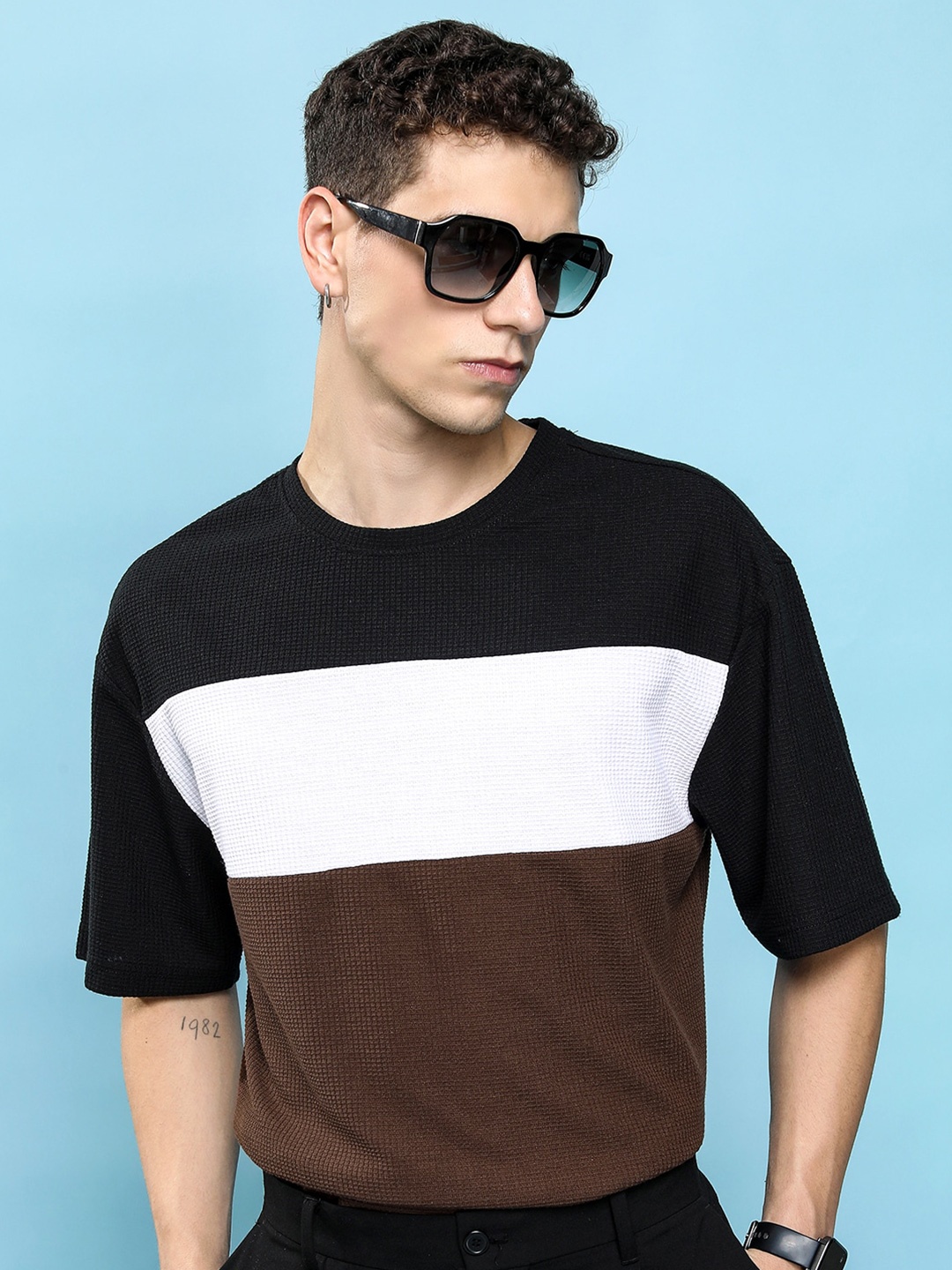 

HIGHLANDER Colourblocked Drop-Shoulder Sleeves Oversized T-shirt, Black