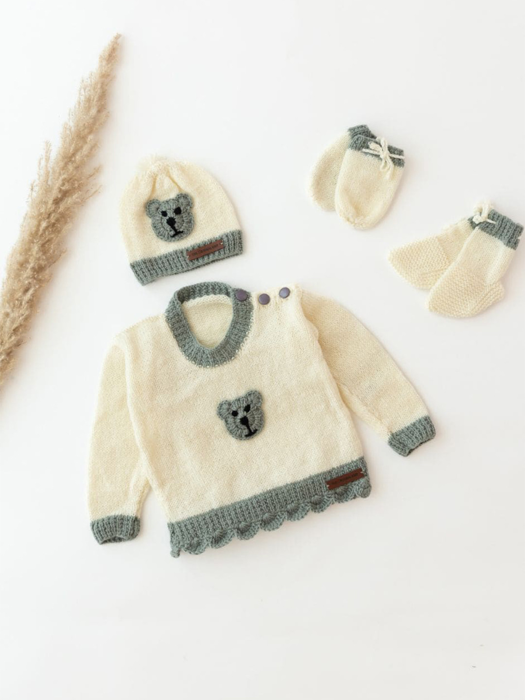 

The Original Knit Unisex Kids Off White & Green Pullover with Embroidered Detail