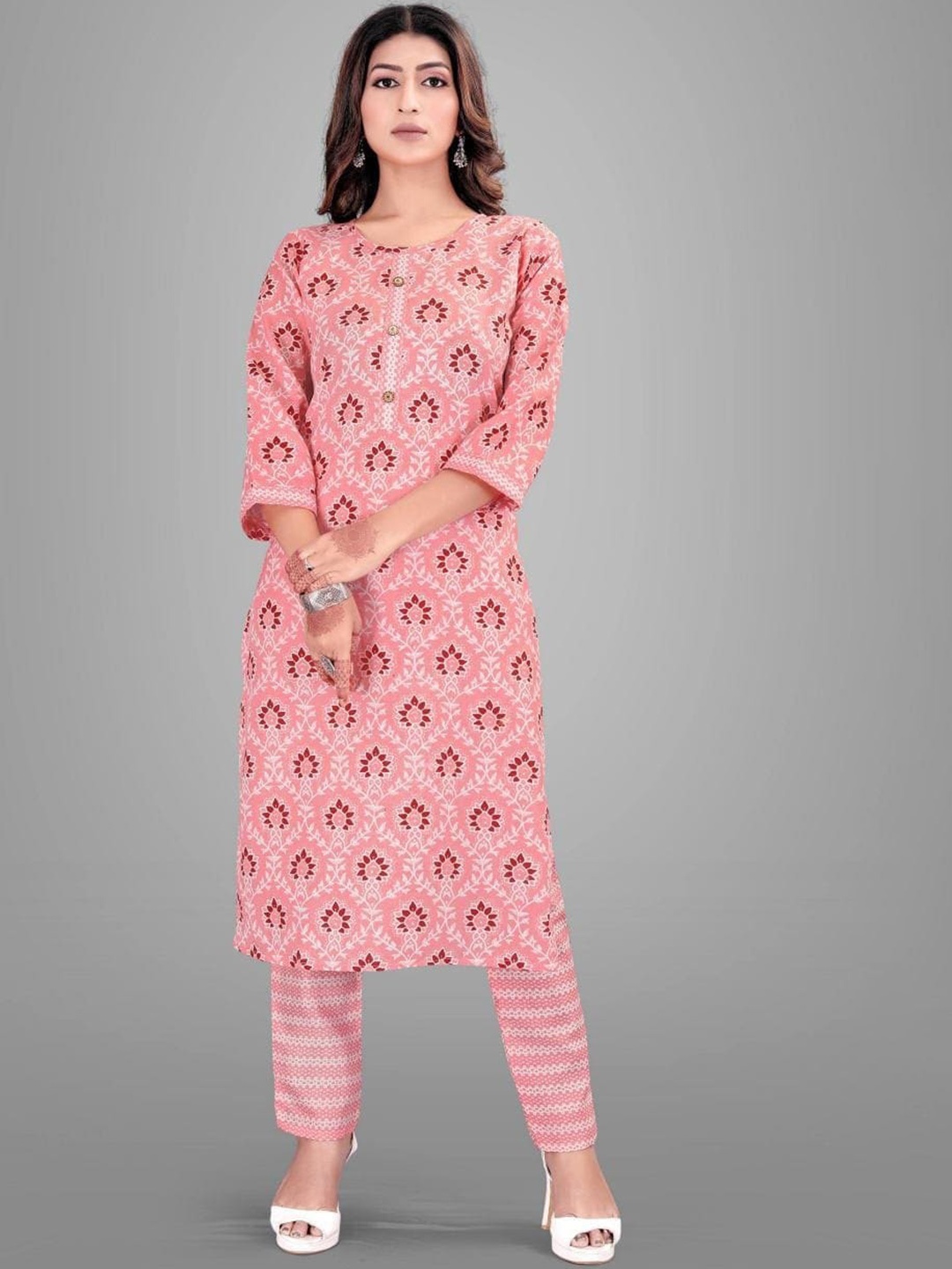 

WORIVOC Floral Printed Straight Kurta With Trousers, Peach